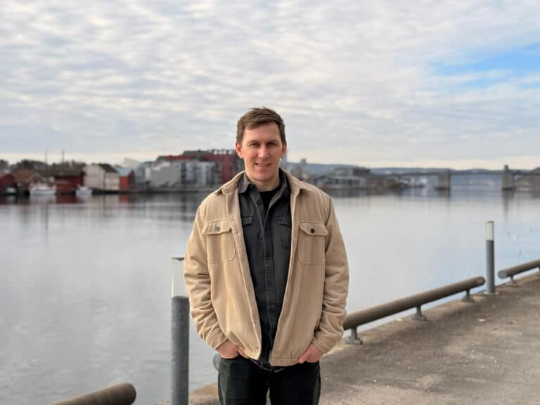 Picture showing Brage Djuvik standing in front of Porsgrunn river, right outside InflowControl's headquarters.